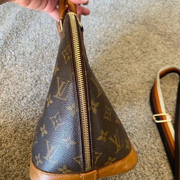 Authentic Louis Vuitton Alma PM w/Lock, includes off brand accessories! - Picture 4 of 11